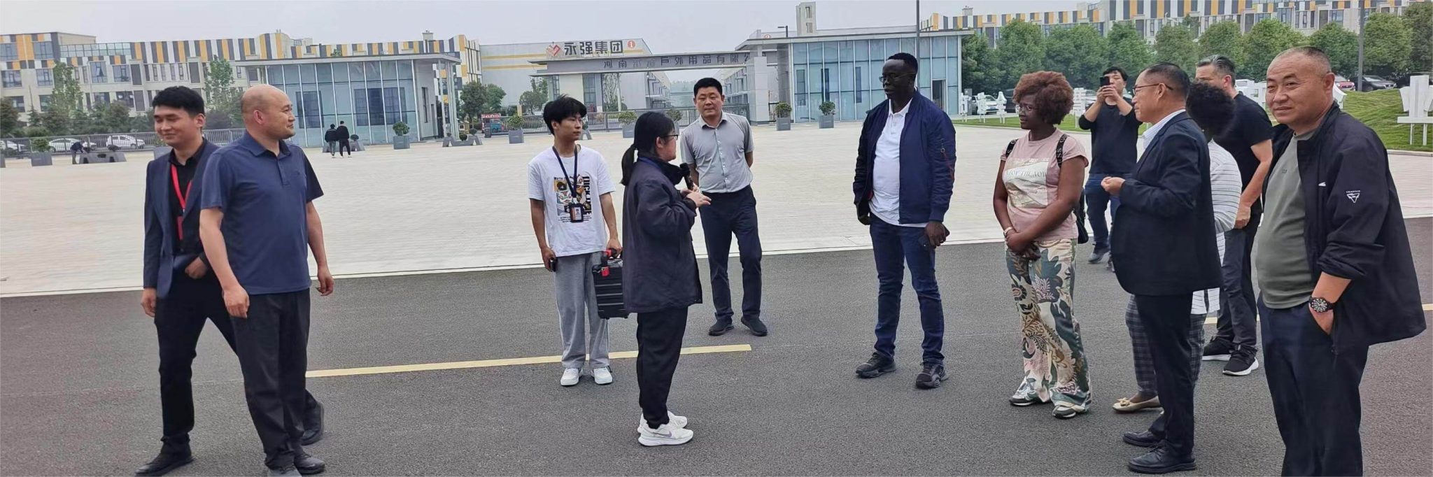 خودکار بروائلر کیج سسٹمز کی خصوصیات جدید بروائلر کیج آلات کے حل برائے مؤثر گوشت مرغی فارمنگ