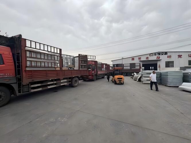 कारखाने से सीधी आपूर्ति किए जाने वाले वेलफेयर चिकन केज और यूरोपीय लेयर मुर्गी उपकरण, जो यूरोपीय संघ, एशिया, अमेरिका और अन्य क्षेत्रों के निर्यात बाज़ारों को कवर करते हैं, उपकरण खरीद और बिना‑पिंजरा मुर्गीखानों में अपग्रेड को और अधिक कुशल तथा विनियमों के अनुरूप बनाते हैं।